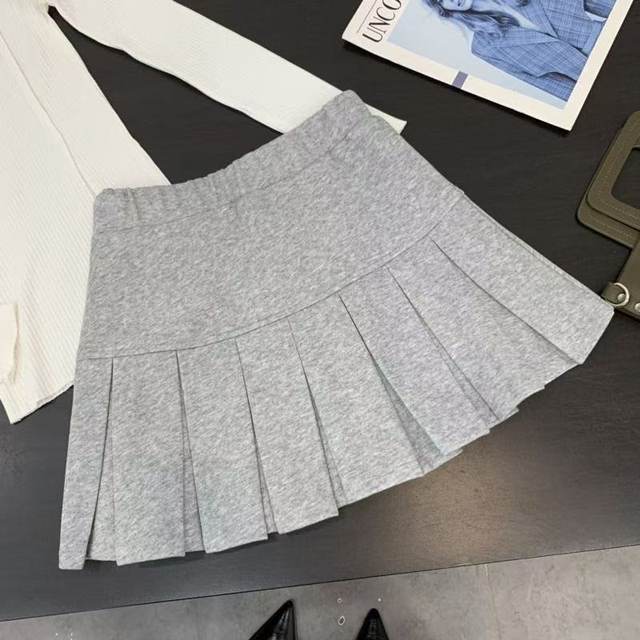 Large size sports gray pleated skirt for women in autumn new style high-waisted slim A-line skirt
