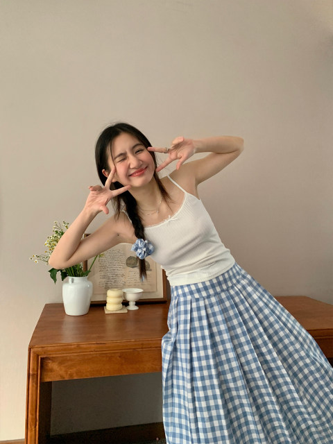 Korean design blue and white plaid skirt women's slim pleated a-line skirt pear-shaped body long skirt umbrella skirt summer