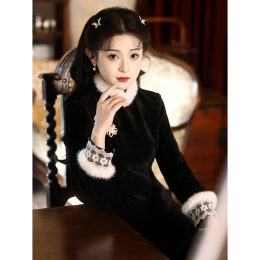 Black cheongsam 2023 new female new Chinese autumn and winter long sleeves thickening improved winter senior feel slim fit