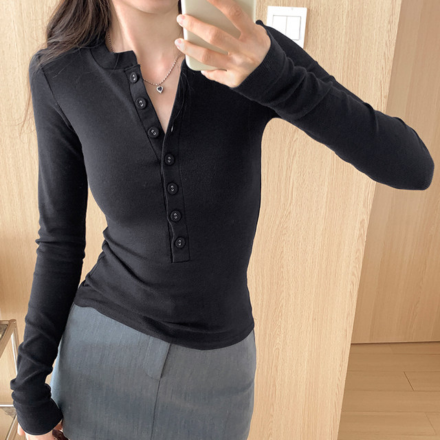 Hot mom goes out to breastfeed long-sleeved T-shirt as base spring and autumn new V-neck slimming design postpartum breastfeeding top
