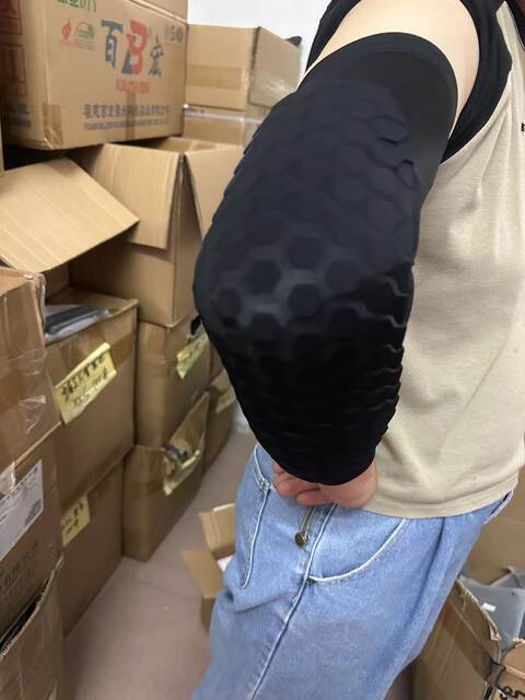 Sports elbow guard arm lengthened honeycomb arm arm arm cover elbow pad football goalkeeper tactical basketball protective gear equipment
