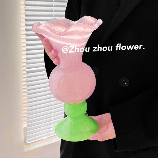 Medieval vase ornaments, living room flower arrangements, flowers, glass, high-end French Fenton dining table, home decorations