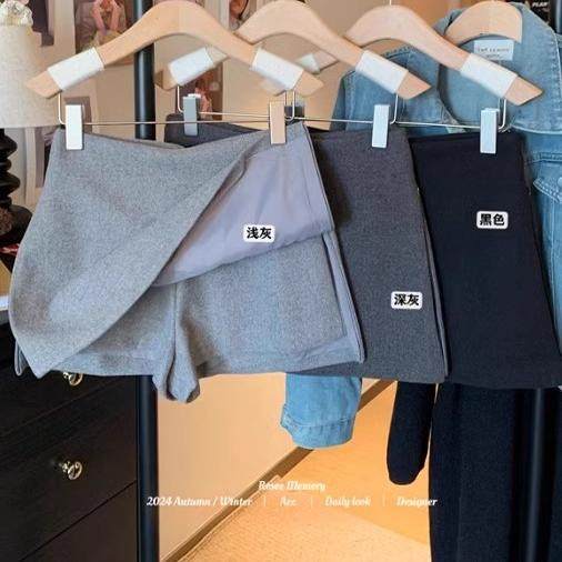 Side zipper wool skirt for women in autumn and winter 2025 new high-waisted slim and versatile A-line anti-exposure hip-covered skirt
