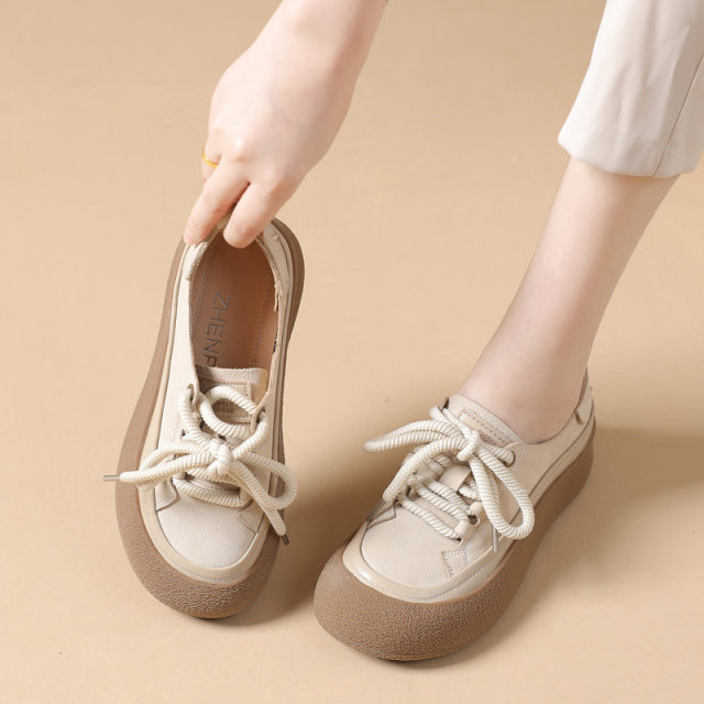 Plus size women's shoes 41 to 43 new autumn and winter spring wide and fat outer wear super soft special brand leather shoes 2024