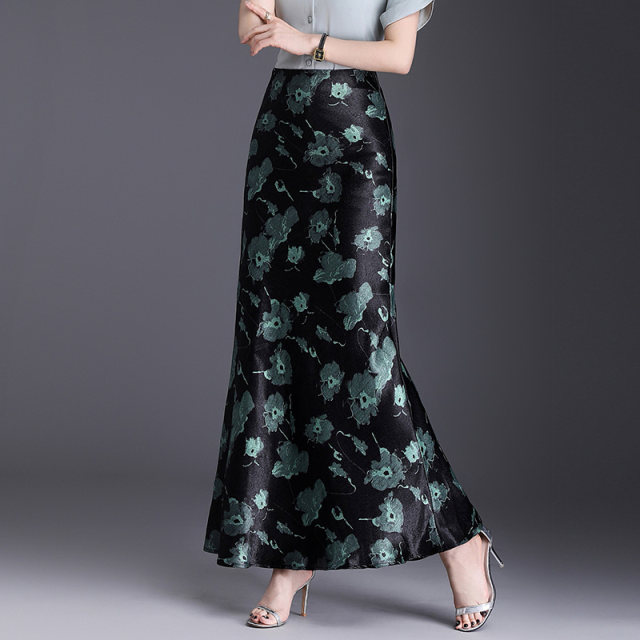 Retro printed fishtail skirt for women for spring and summer 2025 new high-waisted slim and elegant hip-covered skirt
