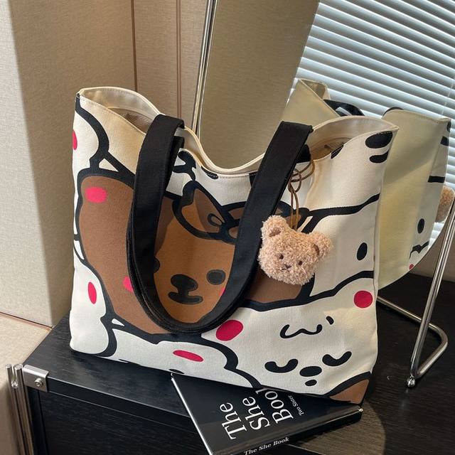 Casual large capacity bag for women summer new cartoon bear canvas bag for college students commuting for class one-shoulder tote bag