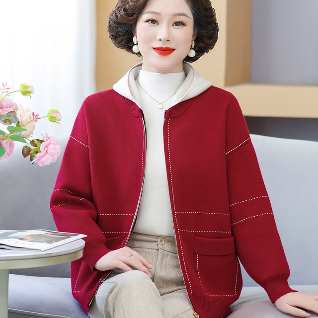 Mom autumn knitted jacket short hooded top 2025 new middle-aged and elderly women's noble windbreaker jacket