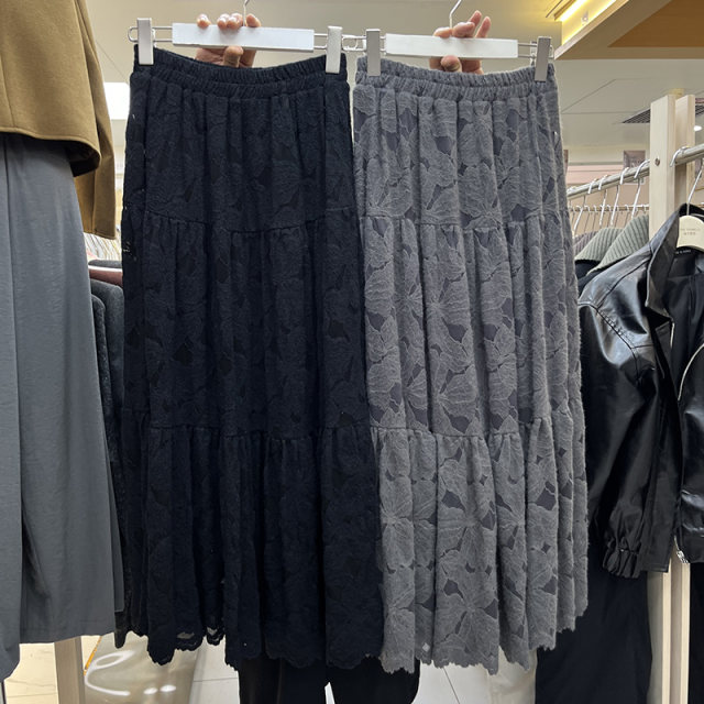 Brushed lace splicing thickened velvet skirt for women 2024 autumn and winter new style a-line long skirt retro large hem skirt