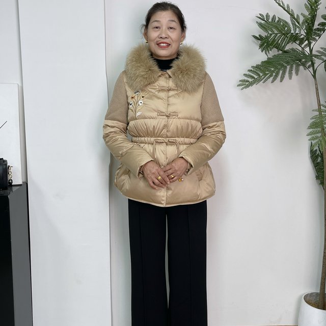 Middle-aged mother fox big fur collar down jacket women winter new middle-aged and elderly embroidered waist warm cotton jacket