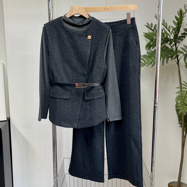 Fashionable and fashionable mother autumn three-piece set for women to look slim 2025 new style middle-aged and elderly temperament vest spring and autumn set