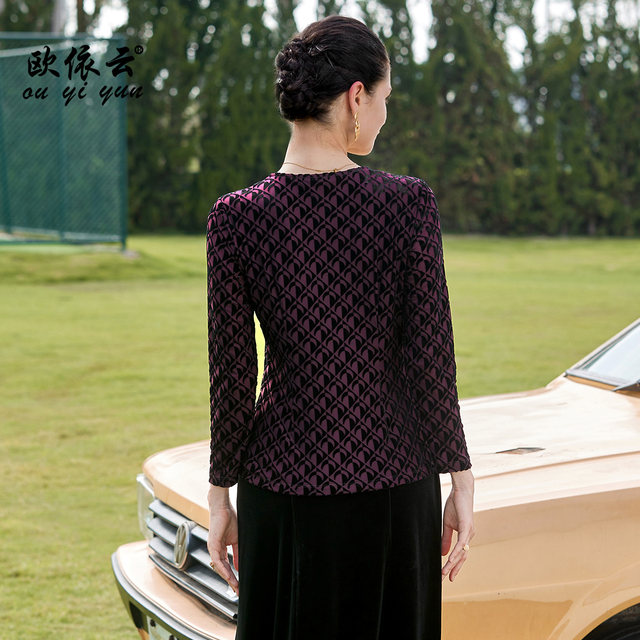 Eiyun Ou's middle-aged mother's slim short top long sleeve autumn suit 2025 new fashionable slim large size base shirt for women