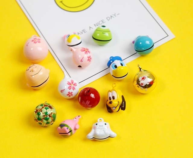 Lucky cat cherry blossom mouse four-leaf clover DIY handmade materials cartoon shape bell open and closed bell