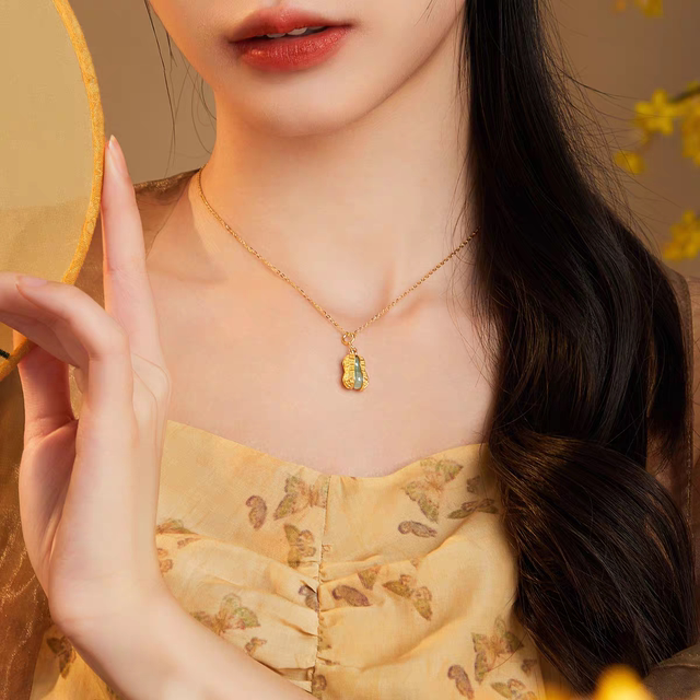 Vana Good Things Peanut Necklace Women's Sterling Silver 2025 New Niche Hetian Jade Pendant as a Birthday Gift for Girlfriend