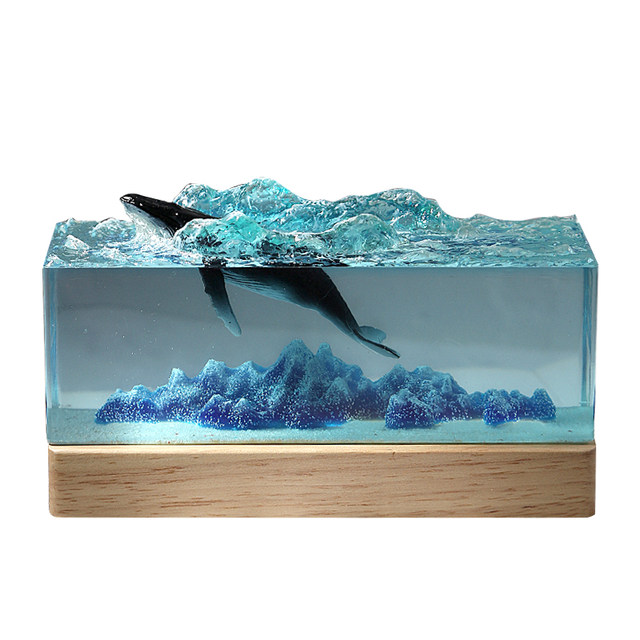 Blue Mountain whale carts healing a couple birthday gift, marine whale USB night light night light resin desktop ornament
