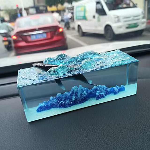 Blue Mountain whale carts healing a couple birthday gift, marine whale USB night light night light resin desktop ornament
