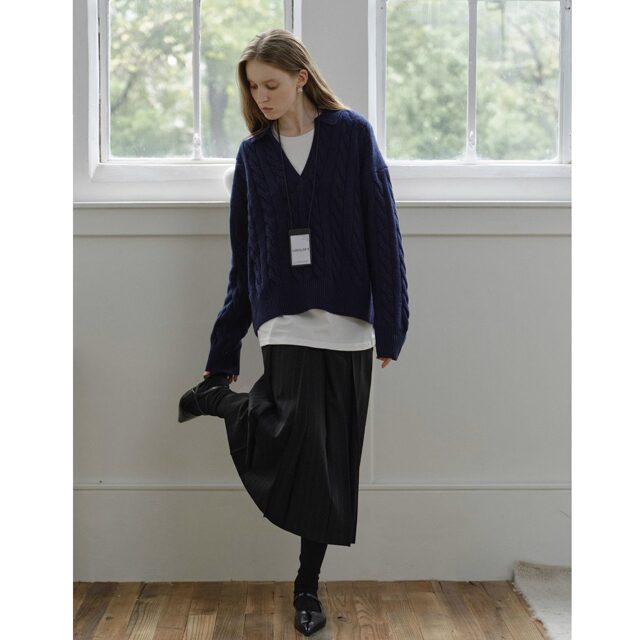CIRCLOFY design-sensory cable v-neck wool sweater for women in spring and autumn loose sweater jacket
