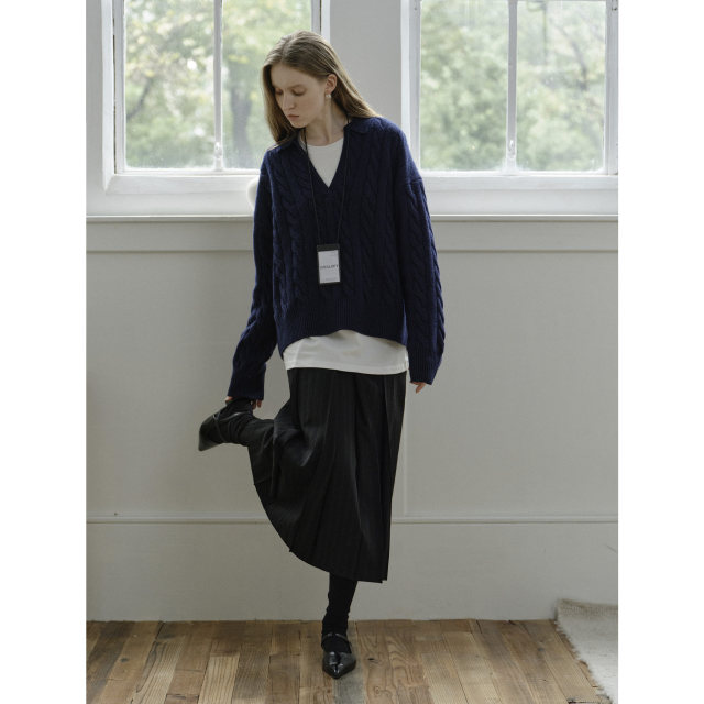 CIRCLOFY design-sensory cable v-neck wool sweater for women in spring and autumn loose sweater jacket
