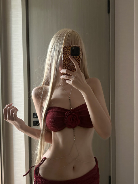 Little fragrant rose flower strapless triangle bikini vacation sexy white swimsuit Bali vacation in Thailand