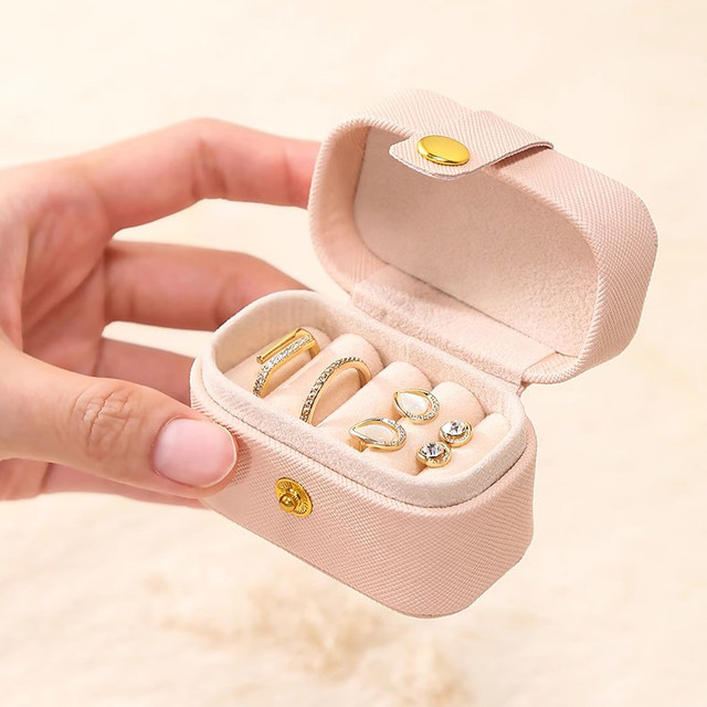 Simple mini ring box portable and exquisite light luxury storage box earring ring dustproof leather jewelry box
