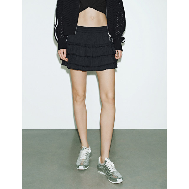 UR/DC2025 summer new versatile sweet and cool sporty elastic waist cake skirt black layered short skirt
