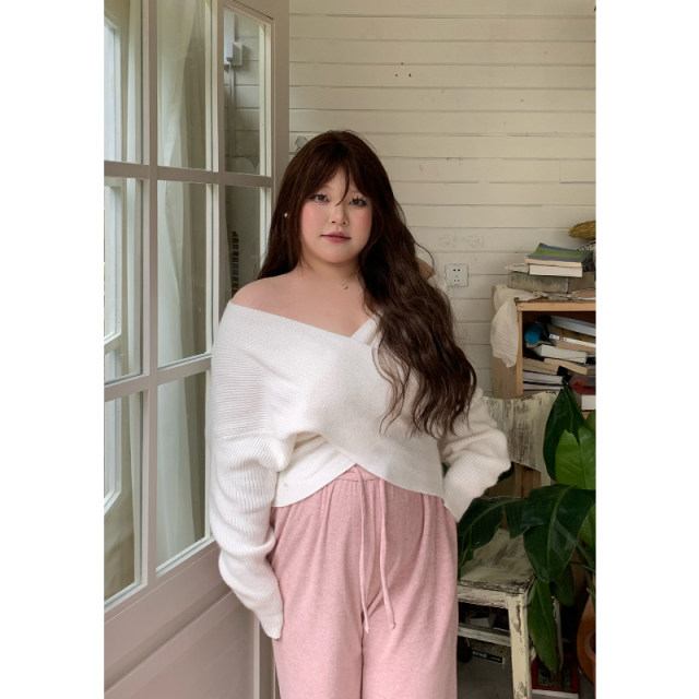 dese smug design sense cross V-neck sweater for women autumn large size fat mm off-shoulder long-sleeved knitted top
