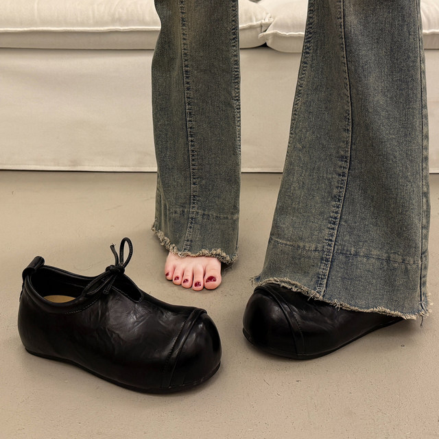 French flat-soled inner heightening single shoes for women, autumn black large-toe small leather shoes 2025 new style with skirt Mary Jane shoes