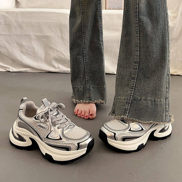 Popular versatile thick-soled dad shoes for women with small height increase 2025 super hot new autumn silver sports casual shoes