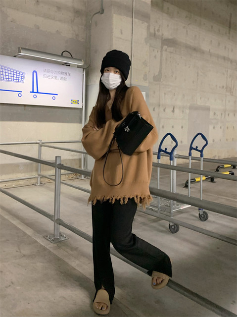 Soft and waxy Korean style lazy style sweater for women autumn and winter 2025 new loose and versatile slim V-neck knitted top