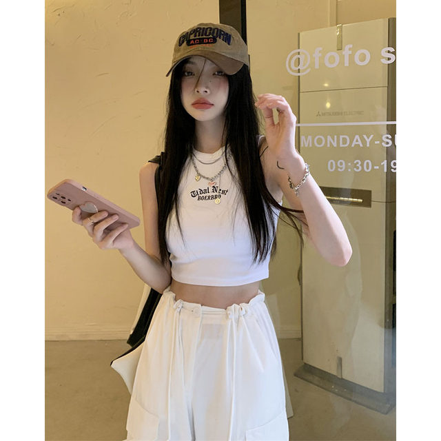 Hot girls wear black sports embroidered suspender vest for women in summer short knitted bottom sleeveless top
