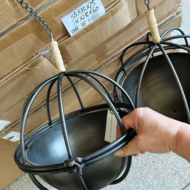 Promotional foreign trade original single American country style retro wrought iron set of two hanging round pots with characteristic decorative flower pots