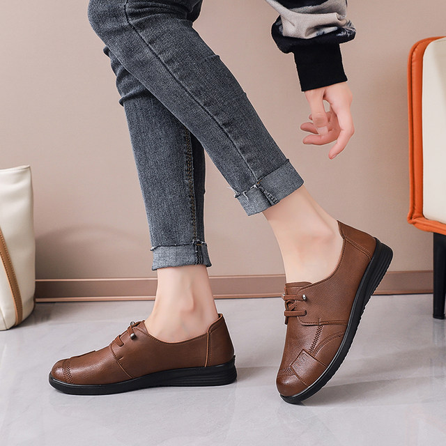 Loafers for women 2025 new one-on-one large size women's shoes with soft soles, comfortable and not tiring for middle-aged and elderly mothers' shoes