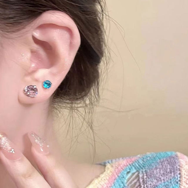 Colorful flashing beautiful light luxury earrings for women 2025 new hot style high-end ear bone nails for pierced ears earrings