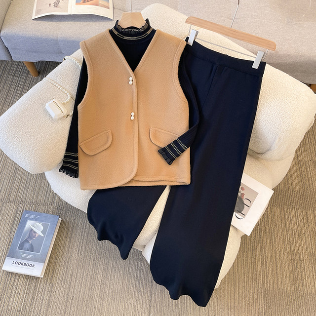 Middle-aged fat mothers autumn and winter new Chinese style knitted vest three-piece set middle-aged ladies wide-leg pants suit women