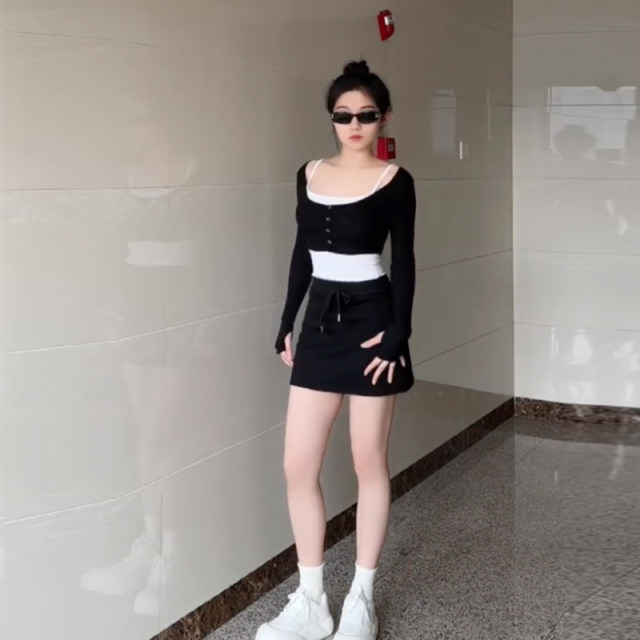 Black drawing half -bodies women's skirt 2024 spring and summer new high waist, thin bag hips A -line casual sports skirt