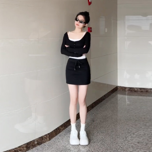 Black drawing half -bodies women's skirt 2024 spring and summer new high waist, thin bag hips A -line casual sports skirt