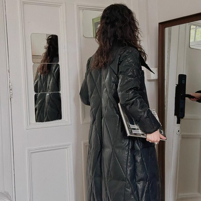 Special TOP home French elegant contrasting wool collar large diamond 90 white goose down jacket for women
