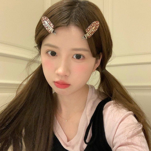 
2 packs of polka-dot makeup clips, hairpins, versatile girl's heartbreaking hair bangs clips, side clips, sweet temperament hair accessories