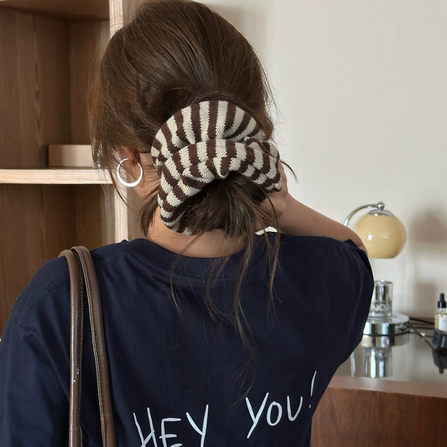 
Autumn and winter atmosphere! Warm wool knitted striped large intestine hair ring for women, lazy style, large hair rope hair accessory