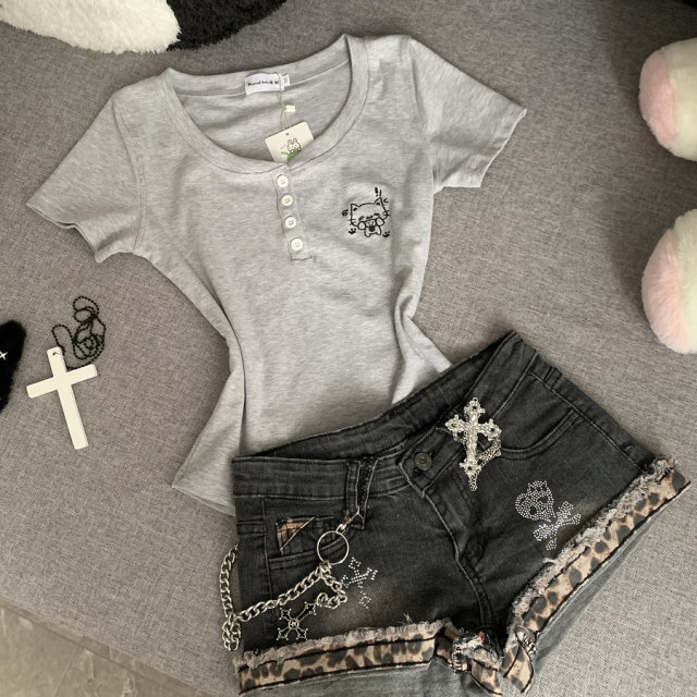 Confused bear Japanese style cute v-neck slim hot girl summer short-sleeved subculture kitten embroidered cute T-shirt for women