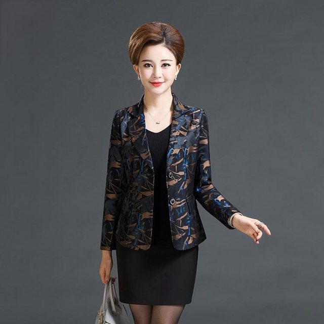 2025 Spring and Autumn Middle-aged and Elderly Jackets Small Suits Fashion Slim Middle-aged Women Short Suit Top Slim Mother's Outfit
