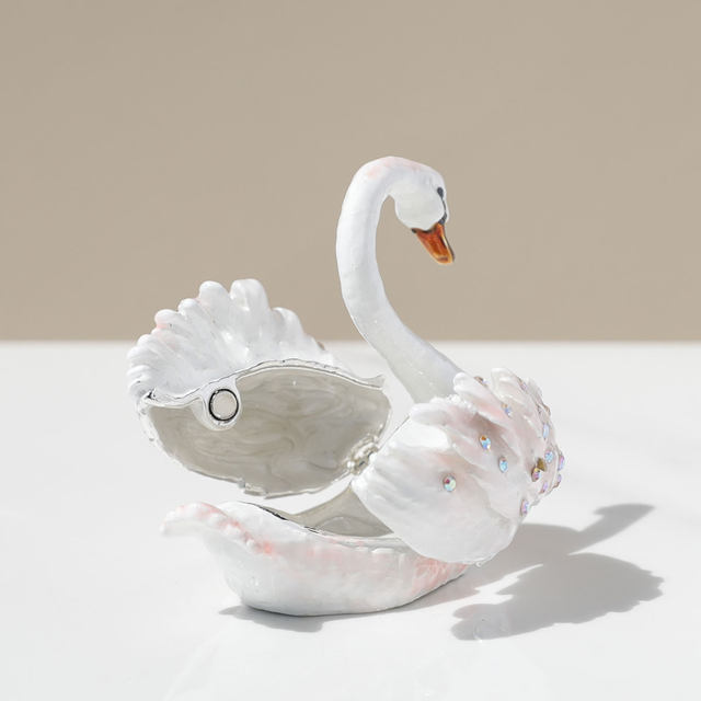 Gradient swan ornaments jewelry box with diamonds, exquisite gift for girlfriend, couple wedding desktop ring