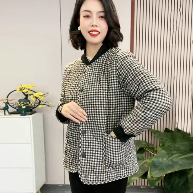 Middle-aged and elderly autumn and winter new fashion plaid plus velvet short coat mother's style modern round neck thickened warm cotton coat for women