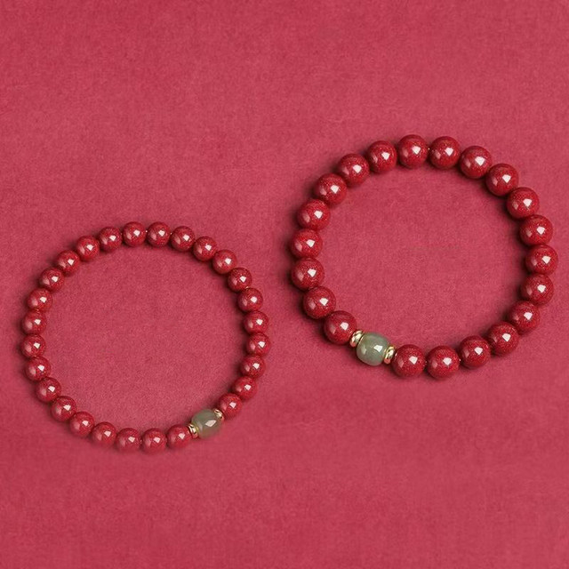 The cinnabar bracelet for smooth transportation and wealth can be worn by men and women in various specifications.