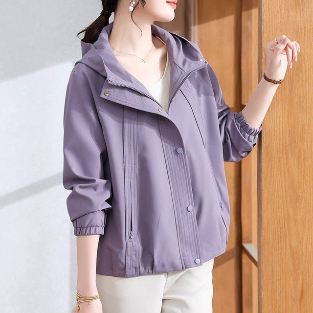 Mom autumn casual windbreaker jacket 2025 new style middle-aged and elderly women loose large size dignified hooded top 40