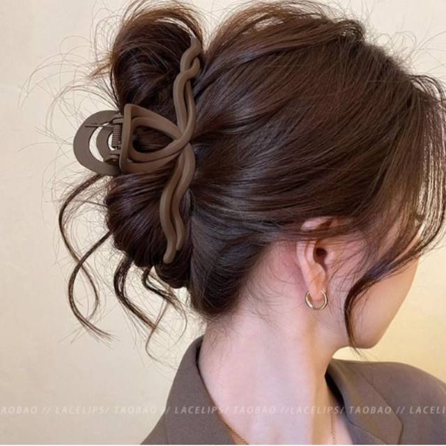 
Retro frosted bow tie clip for women with high-end hairdos on the back of the head, shark clip, simple temperament and versatile hair accessory