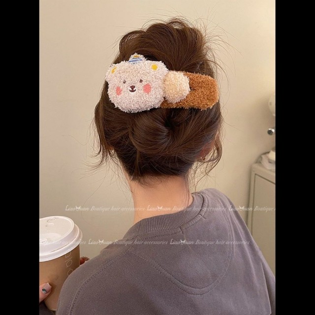Super sweet and versatile plush hairpin pudding bear duckbill clip cute large headwear 2024 new back of the head grabber