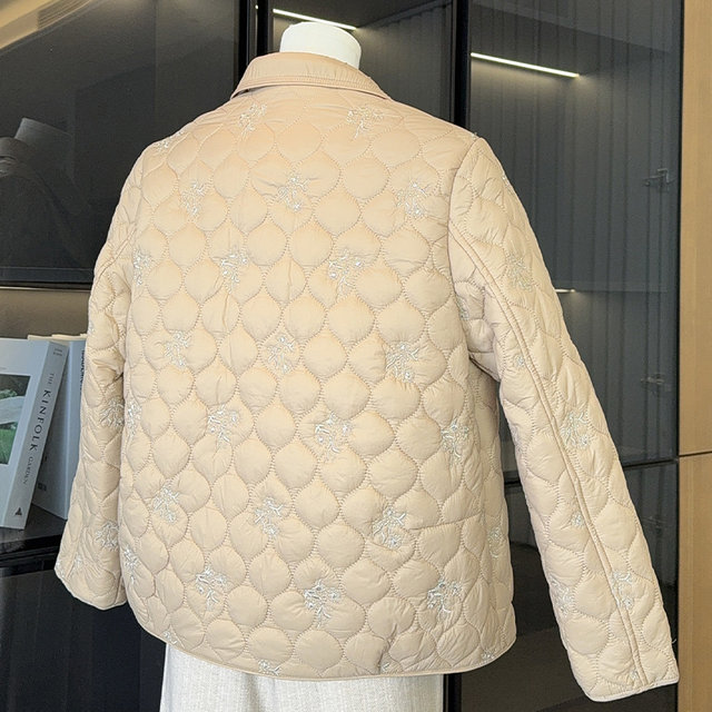 Fashionable Mom Autumn Clothes Lightweight Cotton Clothes 2025 New Middle-aged and Elderly Women's Clothes Western Style Padded Jackets Thin Tops