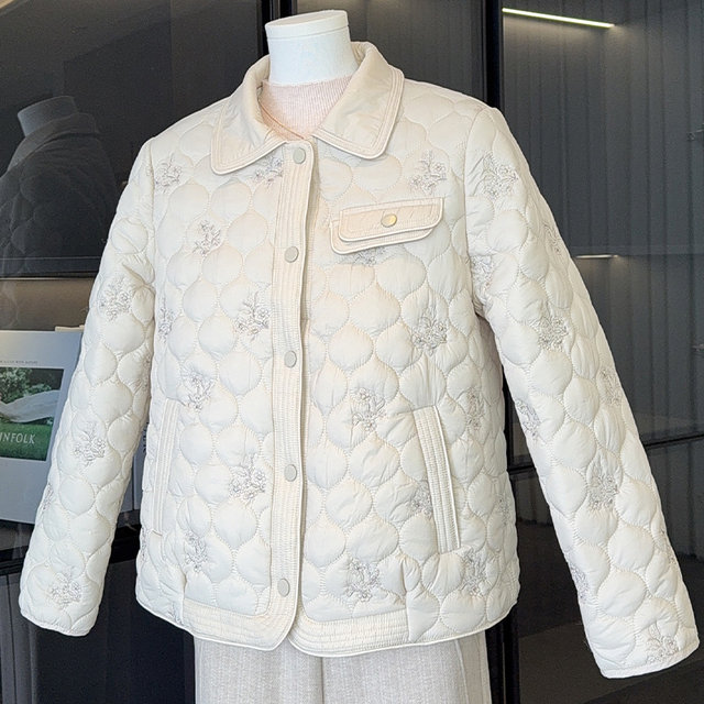 Fashionable Mom Autumn Clothes Lightweight Cotton Clothes 2025 New Middle-aged and Elderly Women's Clothes Western Style Padded Jackets Thin Tops