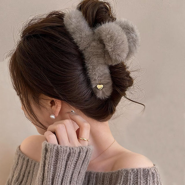 
High-end large hair clip for women 2025 new autumn and winter plush shark clip back of the head hair clip headgear