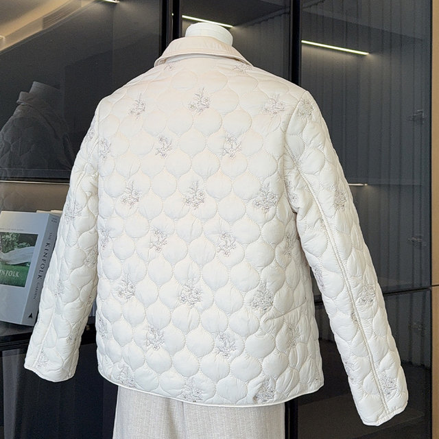 Fashionable Mom Autumn Clothes Lightweight Cotton Clothes 2025 New Middle-aged and Elderly Women's Clothes Western Style Padded Jackets Thin Tops